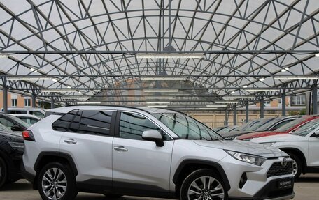 Toyota RAV4, 2020 год, 2 800 000 рублей, 3 фотография