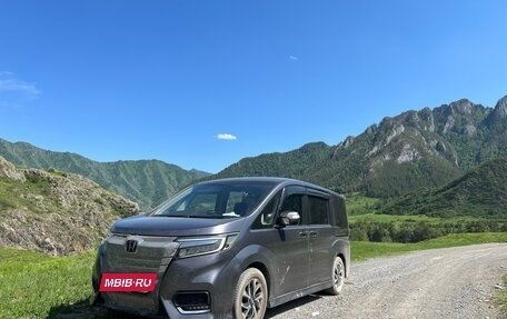 Honda Stepwgn IV, 2017 год, 1 900 000 рублей, 4 фотография