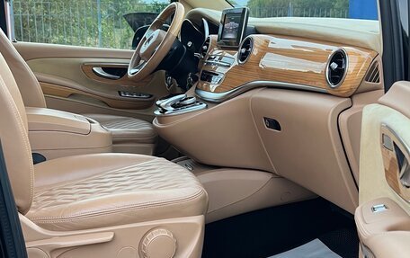 Mercedes-Benz V-Класс, 2018 год, 8 500 000 рублей, 23 фотография
