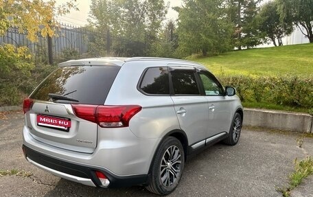 Mitsubishi Outlander III рестайлинг 3, 2015 год, 1 850 000 рублей, 5 фотография