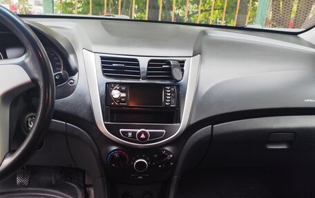 Hyundai Solaris II рестайлинг, 2013 год, 740 000 рублей, 3 фотография