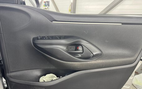 Toyota Yaris, 2021 год, 1 050 000 рублей, 10 фотография