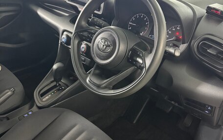 Toyota Yaris, 2021 год, 1 050 000 рублей, 7 фотография