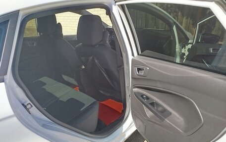 Ford Fiesta, 2015 год, 950 000 рублей, 13 фотография