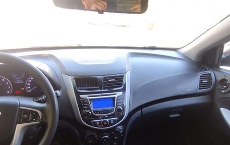Hyundai Solaris II рестайлинг, 2012 год, 439 000 рублей, 1 фотография
