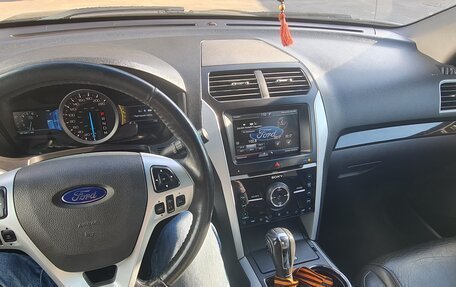 Ford Explorer VI, 2013 год, 1 800 000 рублей, 7 фотография