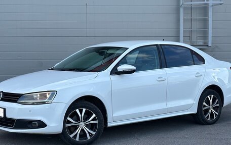 Volkswagen Jetta VI, 2011 год, 690 000 рублей, 2 фотография