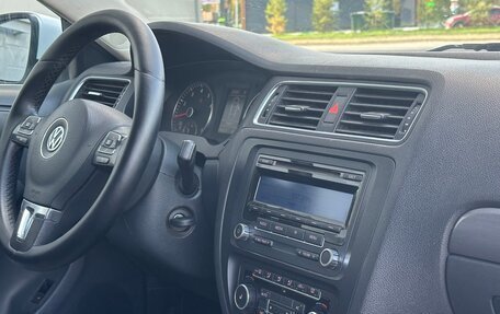 Volkswagen Jetta VI, 2011 год, 690 000 рублей, 6 фотография
