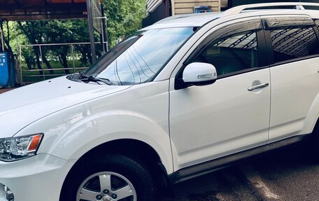 Mitsubishi Outlander III рестайлинг 3, 2010 год, 1 289 000 рублей, 4 фотография