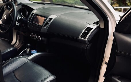 Mitsubishi Outlander III рестайлинг 3, 2010 год, 1 289 000 рублей, 11 фотография