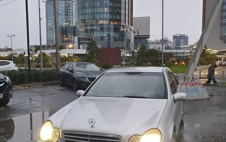 Mercedes-Benz C-Класс, 2004 год, 1 000 000 рублей, 1 фотография