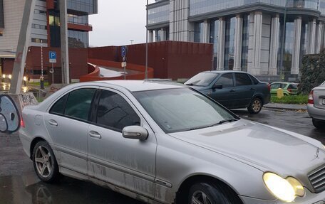 Mercedes-Benz C-Класс, 2004 год, 1 000 000 рублей, 5 фотография