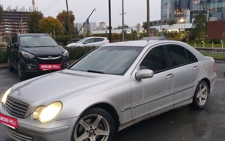 Mercedes-Benz C-Класс, 2004 год, 1 000 000 рублей, 4 фотография