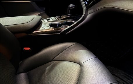Toyota Camry, 2019 год, 2 950 000 рублей, 8 фотография