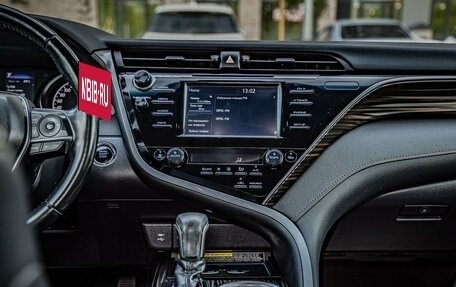 Toyota Camry, 2018 год, 2 285 000 рублей, 16 фотография