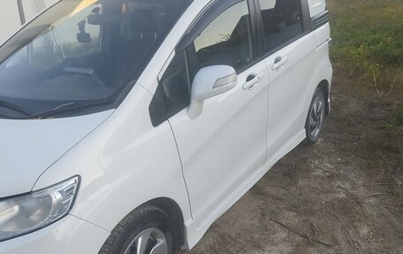 Honda Freed I, 2013 год, 1 265 000 рублей, 2 фотография