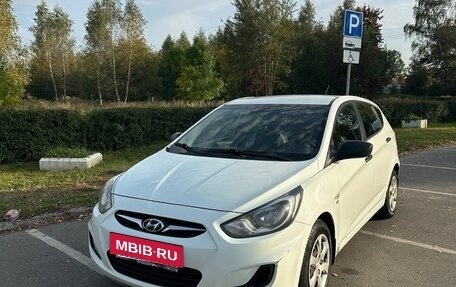 Hyundai Solaris II рестайлинг, 2012 год, 940 000 рублей, 2 фотография