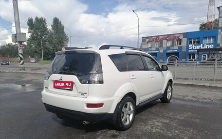 Mitsubishi Outlander III рестайлинг 3, 2011 год, 1 350 000 рублей, 4 фотография