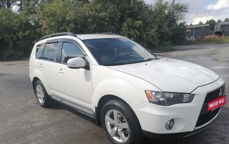 Mitsubishi Outlander III рестайлинг 3, 2011 год, 1 350 000 рублей, 2 фотография