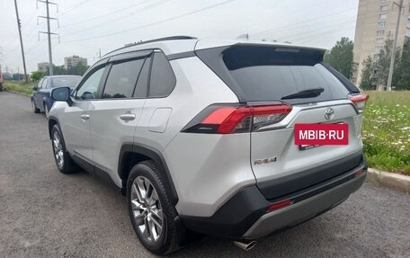 Toyota RAV4, 2020 год, 3 600 000 рублей, 9 фотография