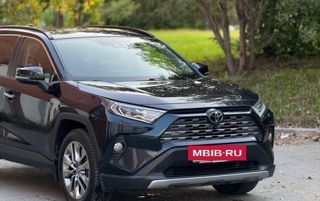 Toyota RAV4, 2020 год, 3 900 000 рублей, 2 фотография