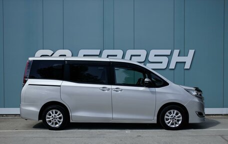 Toyota Noah III, 2019 год, 2 129 000 рублей, 5 фотография