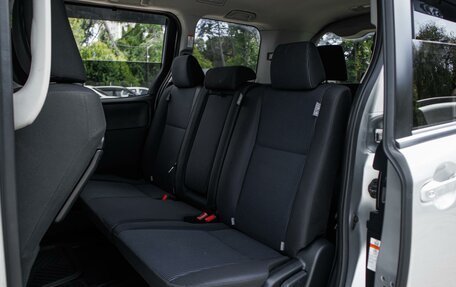 Toyota Noah III, 2019 год, 2 129 000 рублей, 7 фотография