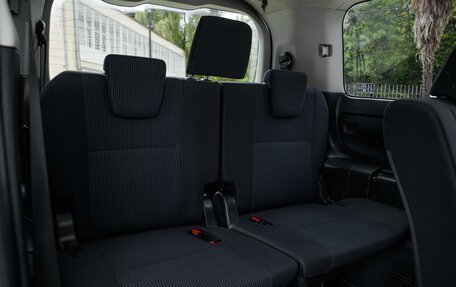 Toyota Noah III, 2019 год, 2 129 000 рублей, 12 фотография