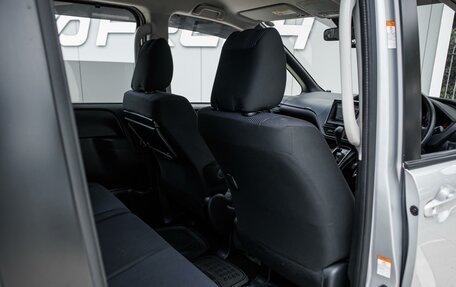 Toyota Noah III, 2019 год, 2 129 000 рублей, 13 фотография