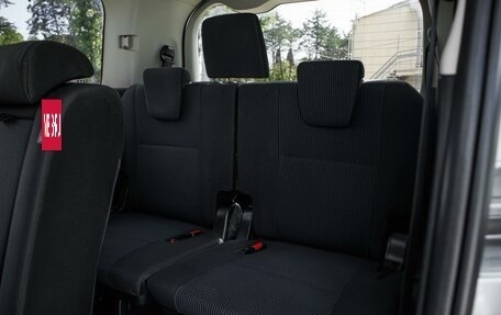 Toyota Noah III, 2019 год, 2 129 000 рублей, 9 фотография