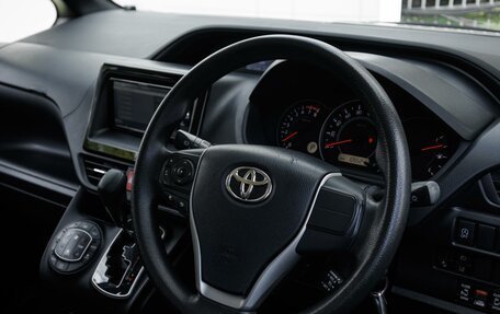 Toyota Noah III, 2019 год, 2 129 000 рублей, 14 фотография