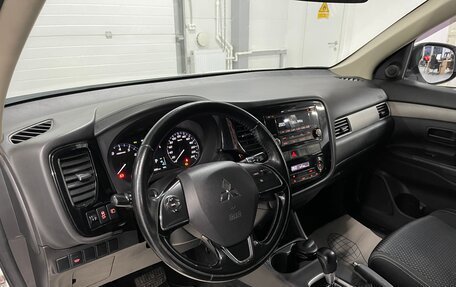Mitsubishi Outlander III рестайлинг 3, 2015 год, 1 749 000 рублей, 8 фотография