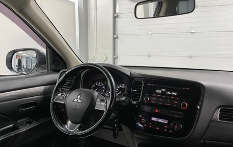 Mitsubishi Outlander III рестайлинг 3, 2015 год, 1 749 000 рублей, 9 фотография