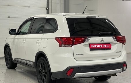 Mitsubishi Outlander III рестайлинг 3, 2015 год, 1 749 000 рублей, 6 фотография