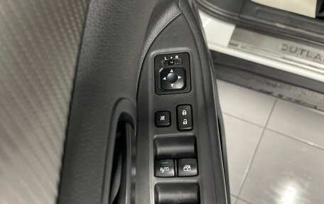 Mitsubishi Outlander III рестайлинг 3, 2015 год, 1 749 000 рублей, 19 фотография