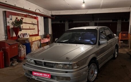 Mitsubishi Galant VIII, 1990 год, 270 000 рублей, 1 фотография