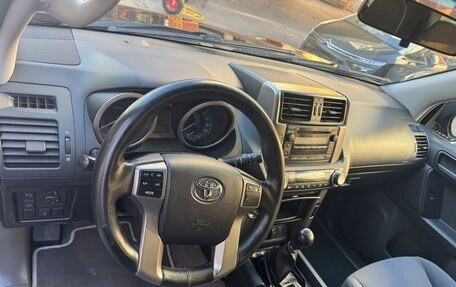 Toyota Land Cruiser Prado 150 рестайлинг 2, 2010 год, 2 000 000 рублей, 14 фотография