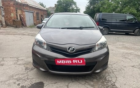 Toyota Vitz, 2013 год, 800 000 рублей, 2 фотография