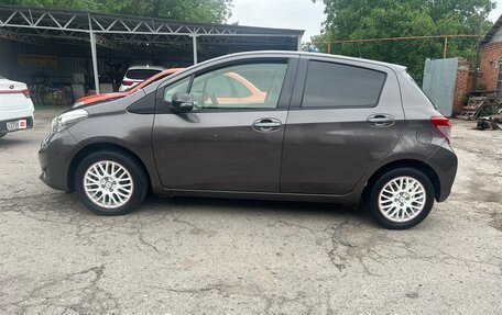 Toyota Vitz, 2013 год, 800 000 рублей, 4 фотография