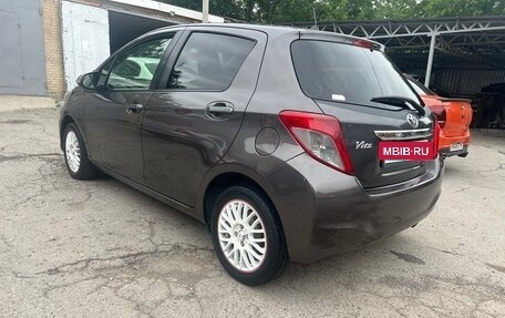 Toyota Vitz, 2013 год, 800 000 рублей, 5 фотография