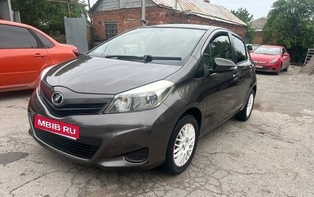 Toyota Vitz, 2013 год, 800 000 рублей, 3 фотография