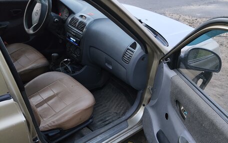 Hyundai Accent II, 2005 год, 13 фотография