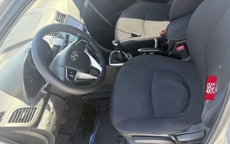 Hyundai Solaris II рестайлинг, 2013 год, 700 000 рублей, 13 фотография