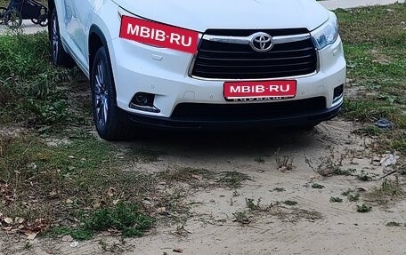 Toyota Highlander III, 2015 год, 3 150 000 рублей, 1 фотография
