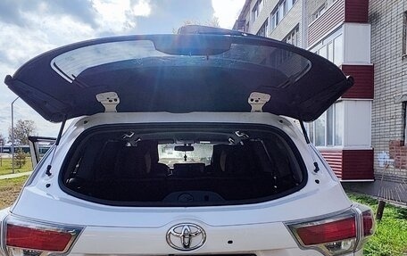 Toyota Highlander III, 2015 год, 3 150 000 рублей, 2 фотография