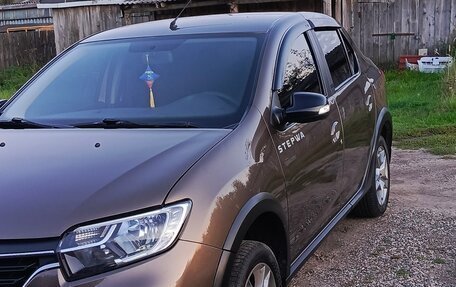 Renault Logan II, 2018 год, 1 100 000 рублей, 4 фотография