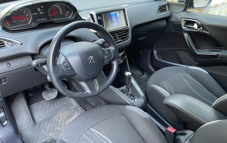 Peugeot 208 II, 2013 год, 645 000 рублей, 10 фотография