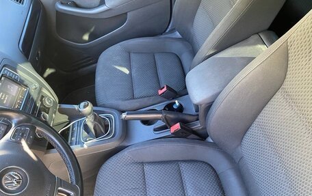 Volkswagen Jetta VI, 2011 год, 980 000 рублей, 7 фотография