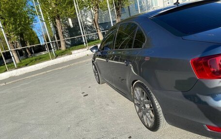Volkswagen Jetta VI, 2011 год, 980 000 рублей, 5 фотография