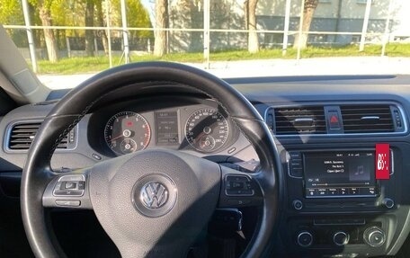 Volkswagen Jetta VI, 2011 год, 980 000 рублей, 8 фотография